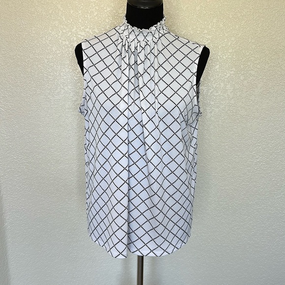 Elle Tops - Elle White and Black Sleeveless Blouse with Mandarin Collar